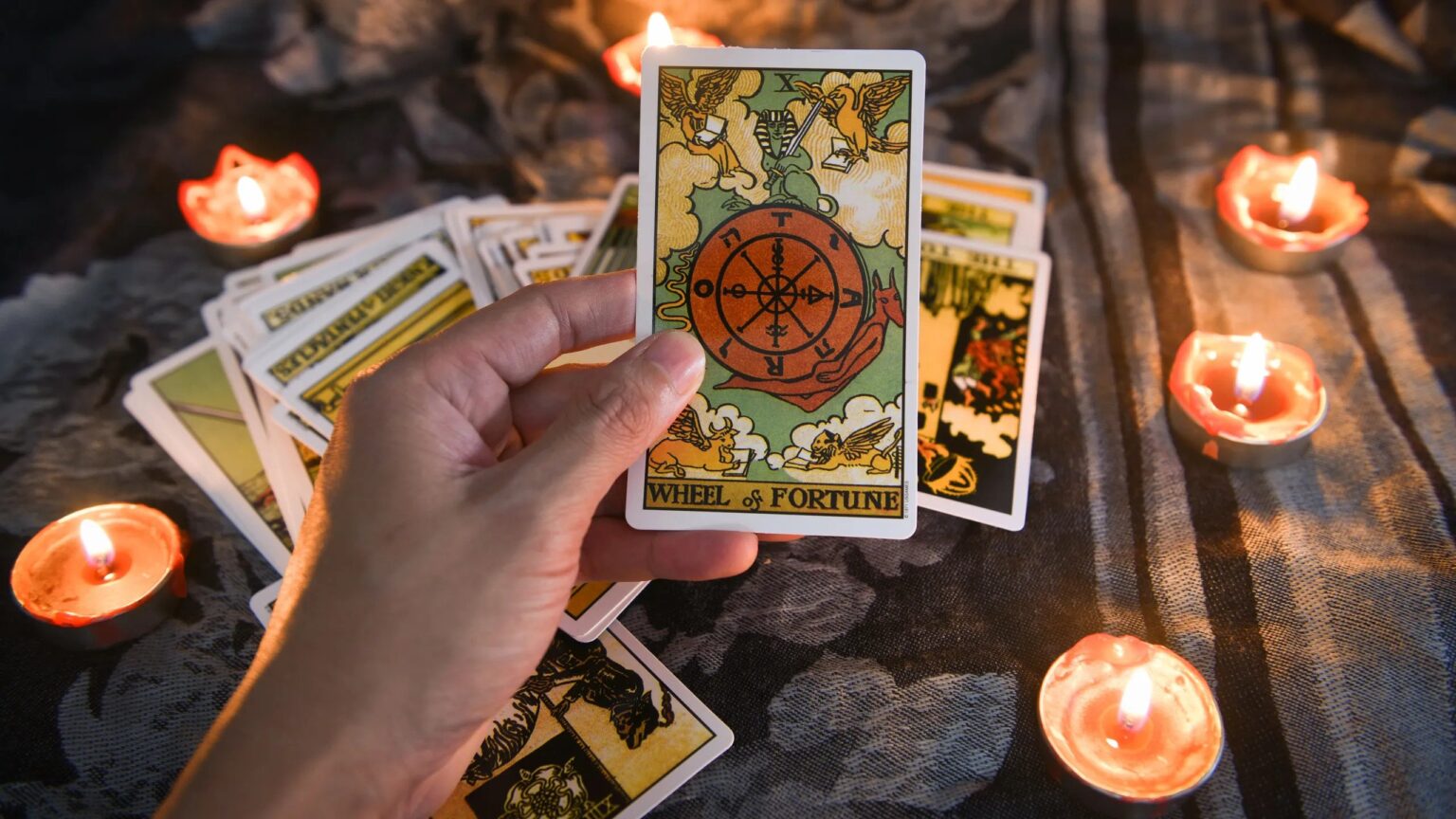 Falcıya sorulacak sorular nelerdir ? 2 tarot falında ne sorulur